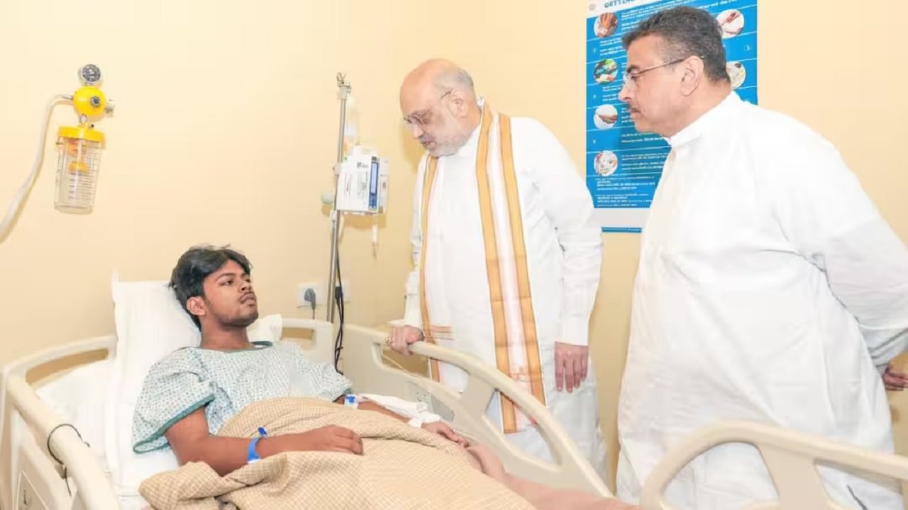 Kolkata Durga Puja Stampede Tragedy 19 Dead Amit Shah Visits