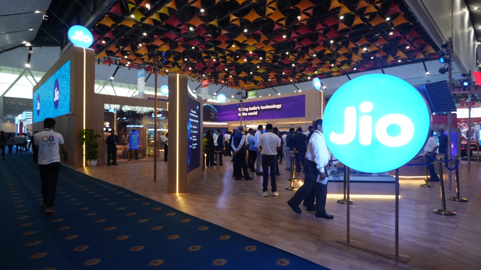 Massive demand of Rs 2.5 lakh crore for Jio IPO right from the start